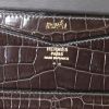 Bolsito de mano Hermès Faco en cocodrilo marrón - Detail D3 thumbnail