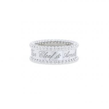 Bague Van Cleef & Arpels Perlée Signature en or blanc