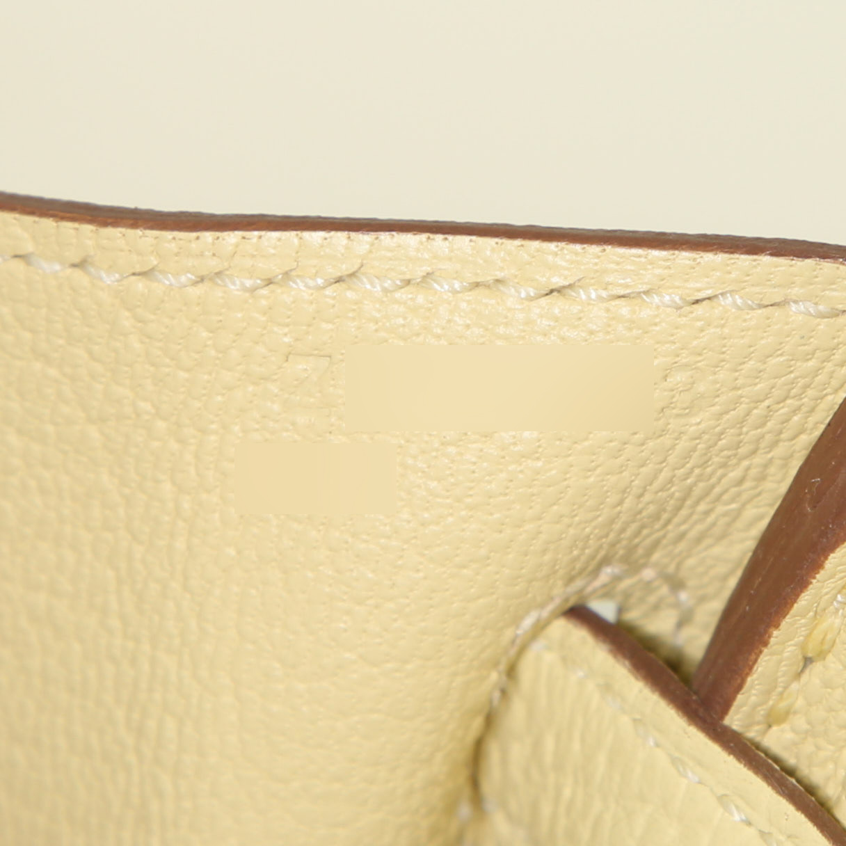 Hermes Birkin 25 cm handbag in Jaune Poussin togo leather - Detail D4