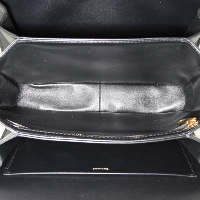 Celine Triomphe shoulder bag in black leather - Detail D2