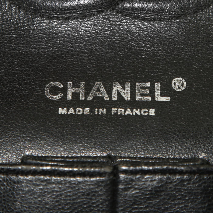 Sac à main Chanel  Timeless Classic en cuir matelassé noir - Detail D4
