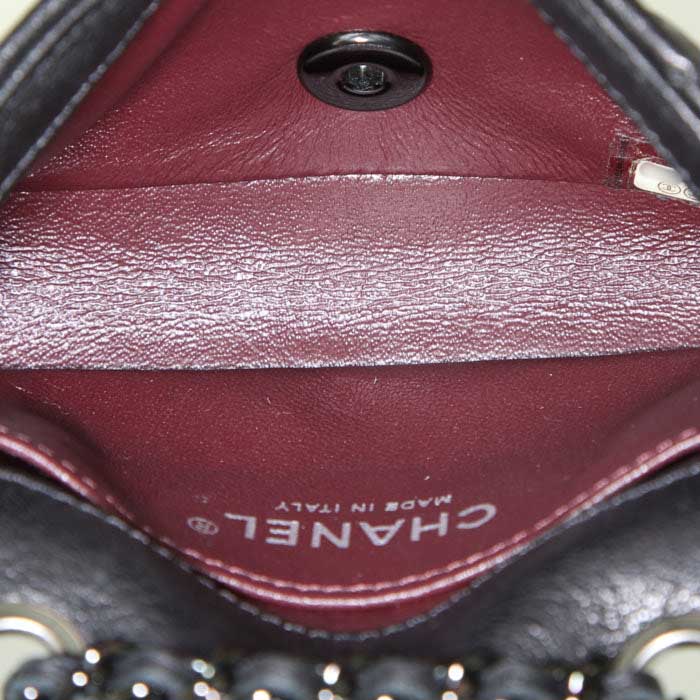 Borsa Chanel Timeless Extra Mini in pelle trapuntata nera con decoro di borchie - Detail D2