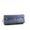 Bolso de mano Louis Vuitton Twist en cuero azul - Detail D5 thumbnail