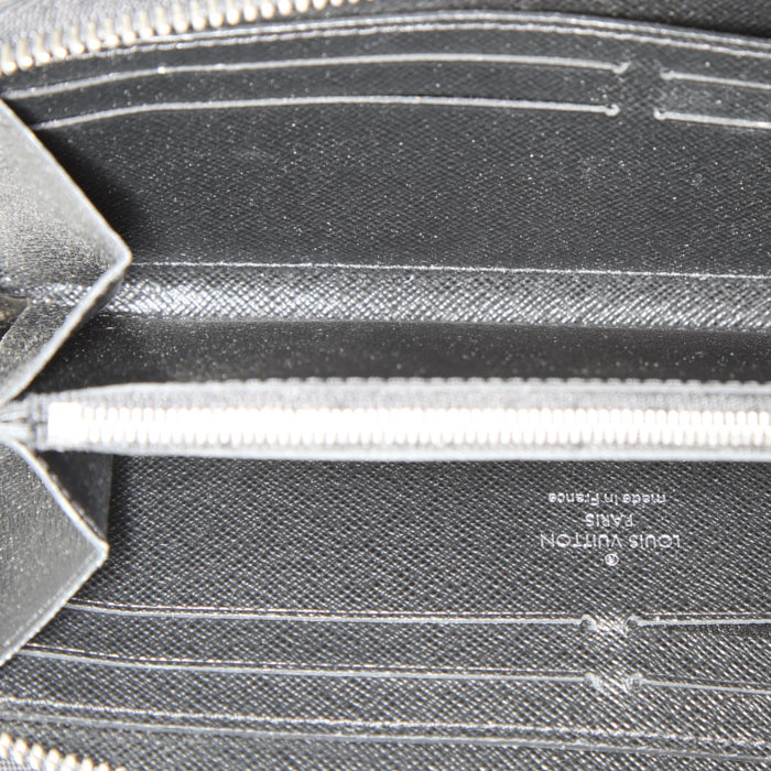 Louis Vuitton Clémence long wallet in black epi leather - Detail D2