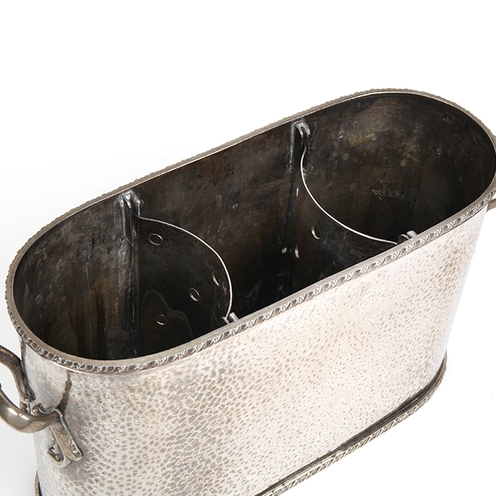 Christian Dior, table cooler, in silvered and hammered metal, signed, from the 1970's - Detail D1