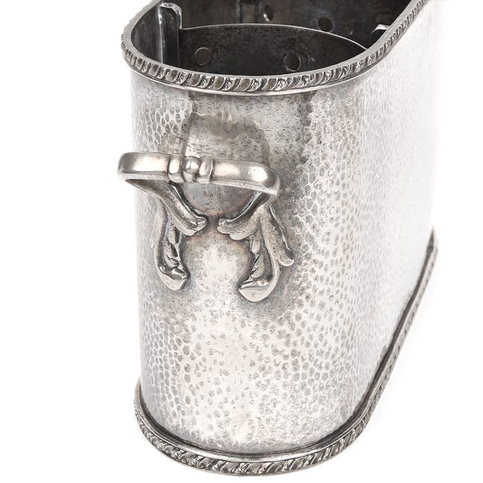 Christian Dior, rafraîchissoir, en métal argenté et martelé, signé, des années 1970 - Detail D2