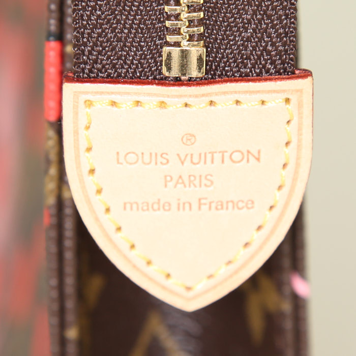 Louis Vuitton Limited Editions pouch 26 in brown, pink and red monogram canvas and natural leather - Detail D3