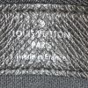 Borsa a tracolla Louis Vuitton Messenger in pelle taiga nera - Detail D3 thumbnail