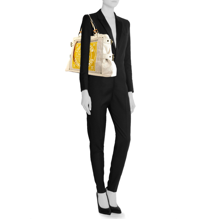 Sac cabas Louis Vuitton Globe shopper en toile siglée beige et jaune - Detail D1