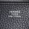 Sac bandoulière Hermès  Evelyne petit modèle  en cuir togo bleu-marine - Detail D4 thumbnail