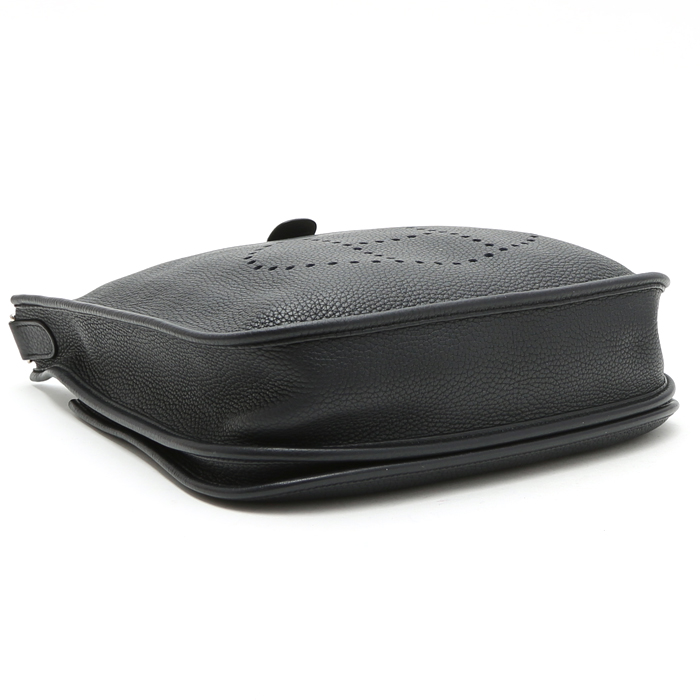 Hermès  Evelyne small model  shoulder bag  in navy blue togo leather - Detail D5