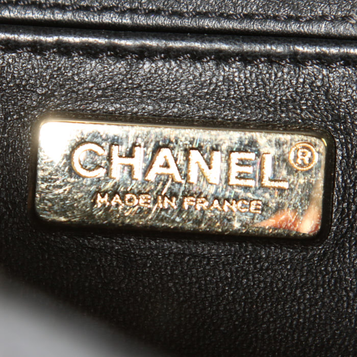 Bolso bandolera Chanel Boy en piel de pitón negra y cuero negro - Detail D4