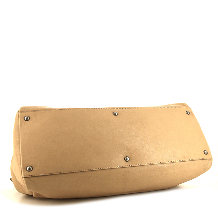 Bolso de mano Fendi Peekaboo modelo grande en cuero beige - Detail D5