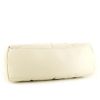 Bolso de mano Saint Laurent Loulou Puffer modelo mediano en cuero acolchado color crema - Detail D5 thumbnail