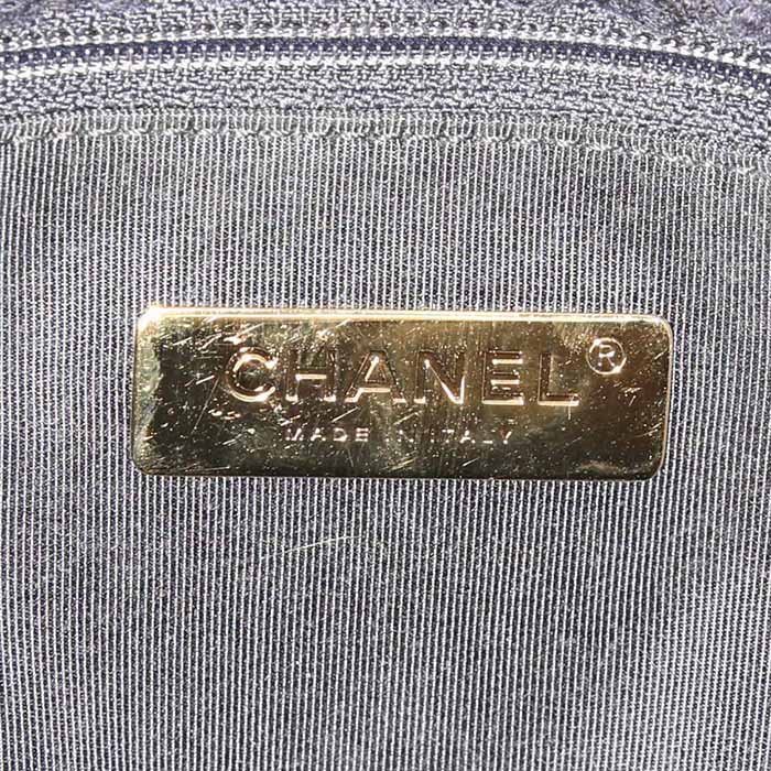 Bolso de mano Chanel 19 en tweed azul y negro - Detail D4