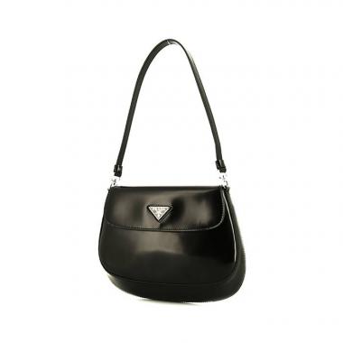 Borsa Prada Cleo in pelle verniciata nera