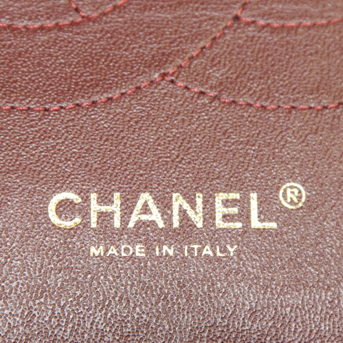 Bolso de mano Chanel Timeless jumbo en cuero granulado acolchado negro - Detail D4