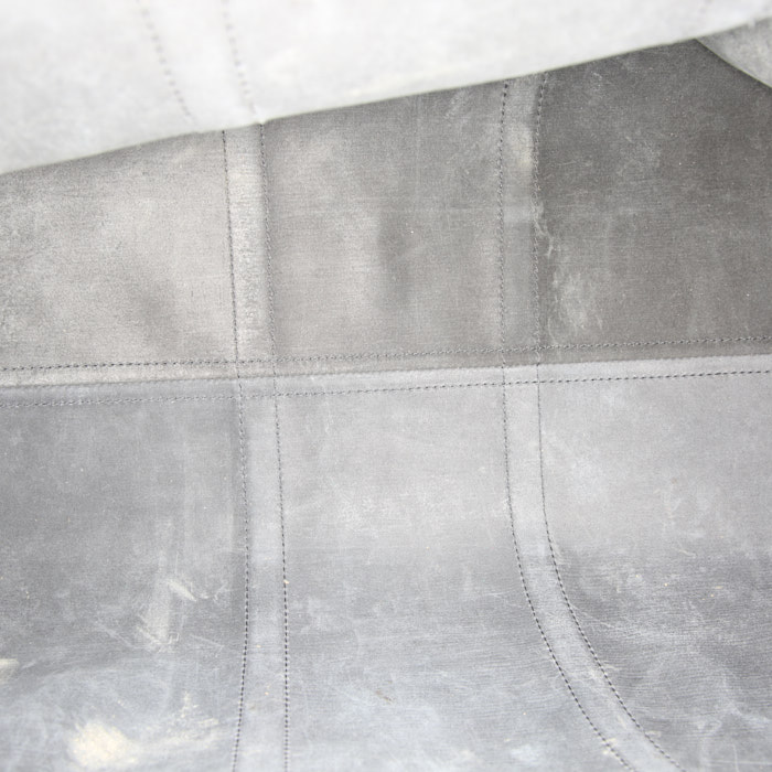 Bolsa de viaje Louis Vuitton Keepall 50 cm en cuero Epi negro - Detail D2