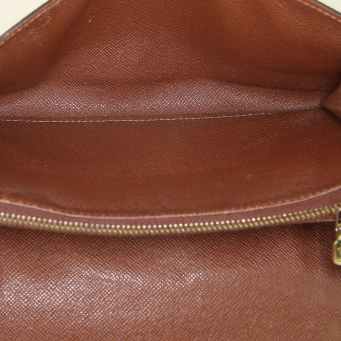 Louis Vuitton Sarah wallet in brown monogram canvas - Detail D2
