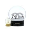 Palla di neve Chanel in plexiglas trasparente e plexiglas nero - 00pp thumbnail