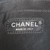 Mochila Chanel en cuero acolchado negro - Detail D4 thumbnail