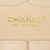 Chanel Timeless jumbo handbag in beige quilted leather - Detail D4 thumbnail