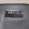 Sac à main Prada Galleria en cuir gris - Detail D4 thumbnail