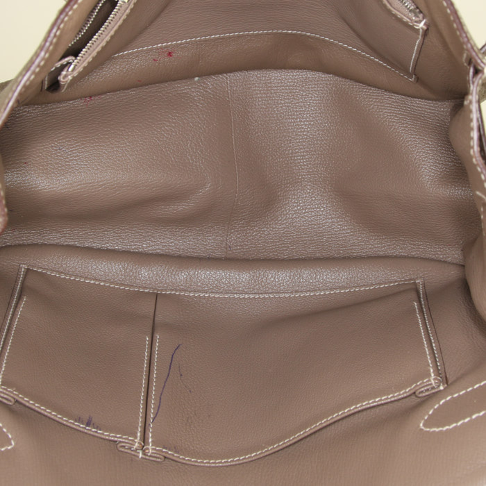 Bolso bandolera Hermès  Jypsiere en cuero togo marrón etoupe - Detail D2