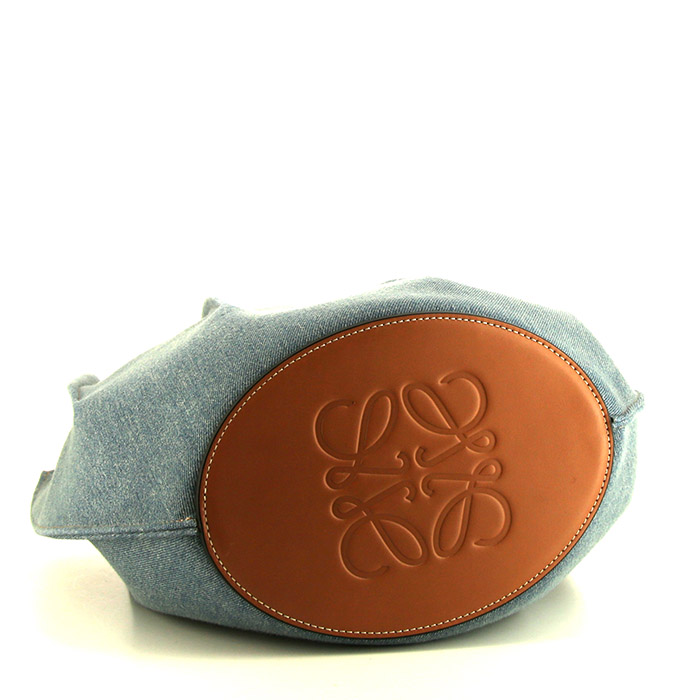 Bolso Cabás Loewe Shell en lona denim azul y cuero marrón - Detail D4