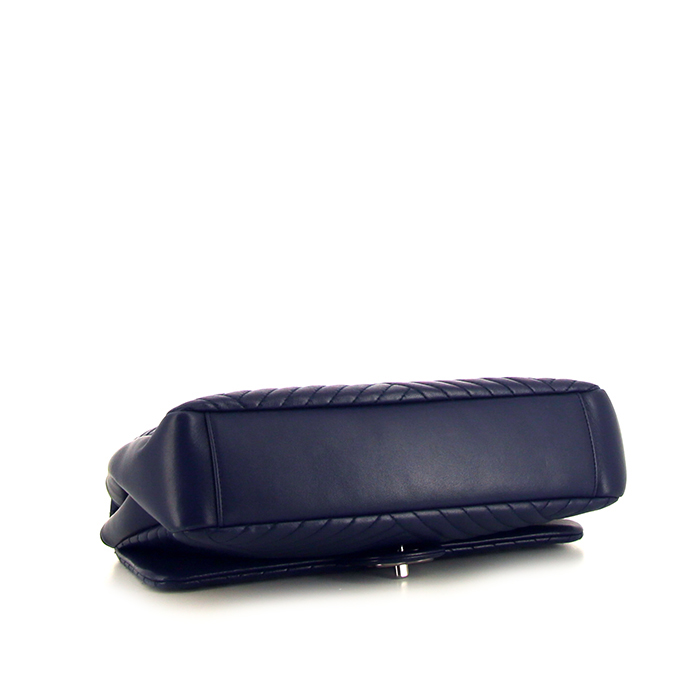 Chanel Timeless jumbo shoulder bag in blue quilted leather - Detail D5