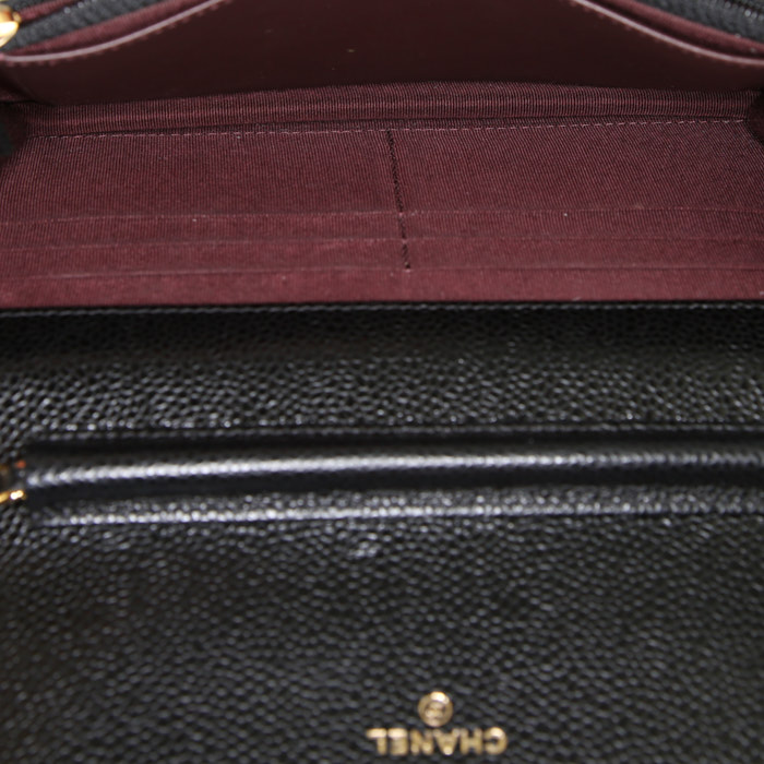 Bolso bandolera Chanel  Wallet on Chain en cuero granulado acolchado negro - Detail D2