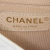 Bolso bandolera Chanel Crossing Times en cuero acolchado blanco - Detail D2 thumbnail