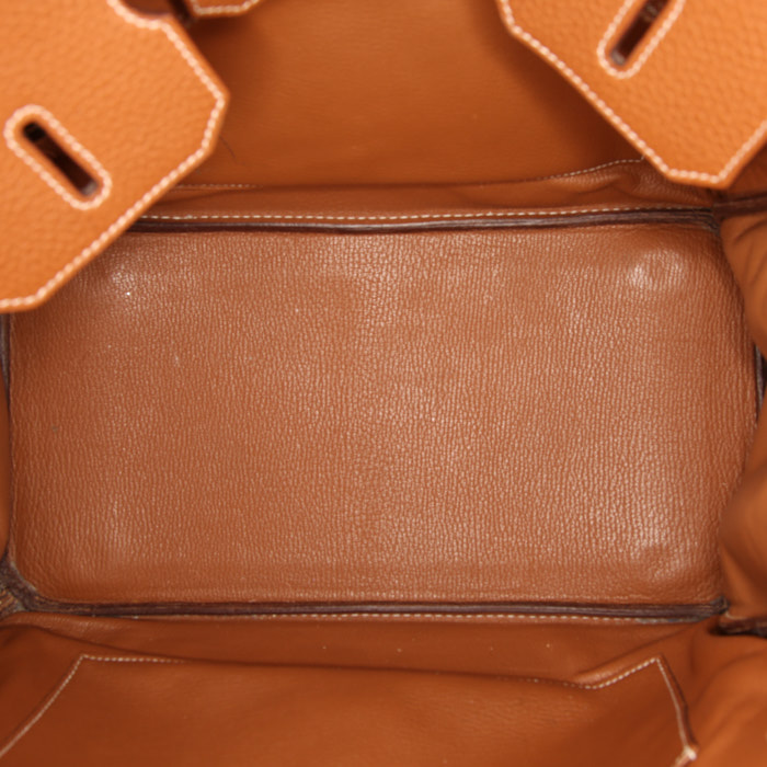 Bolso de mano Hermes Birkin 35 cm en cuero togo color oro - Detail D2
