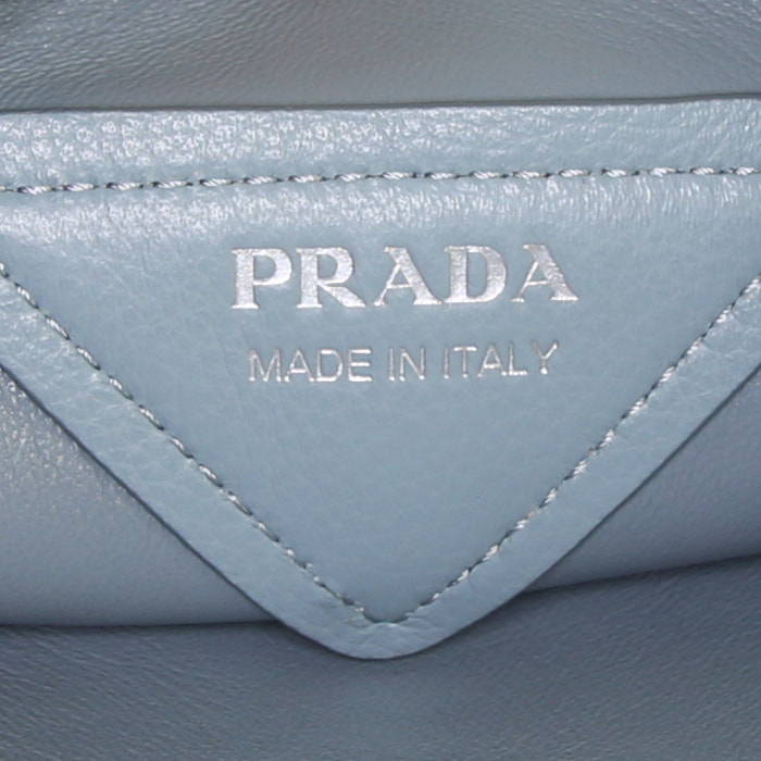 Sac à main Prada Dynamique en cuir grainé bleu - Detail D3