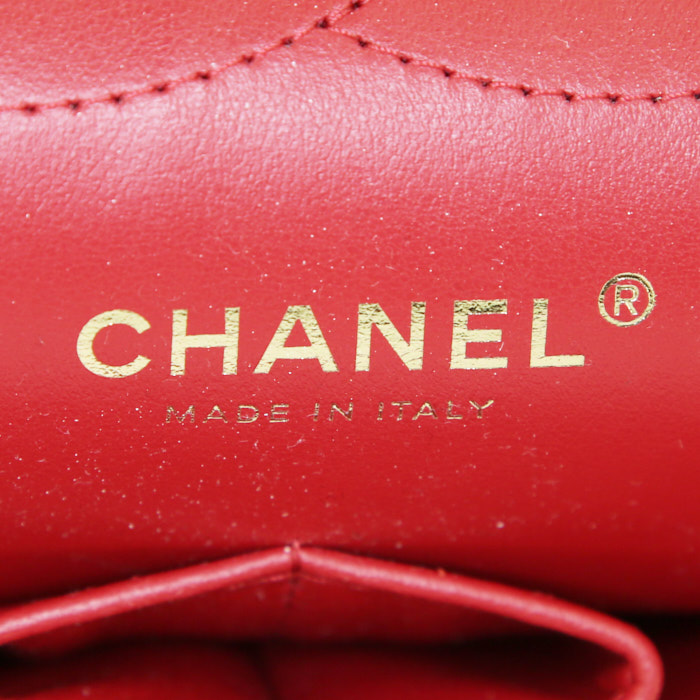 Chanel Timeless jumbo shoulder bag in red quilted grained leather - Detail D4
