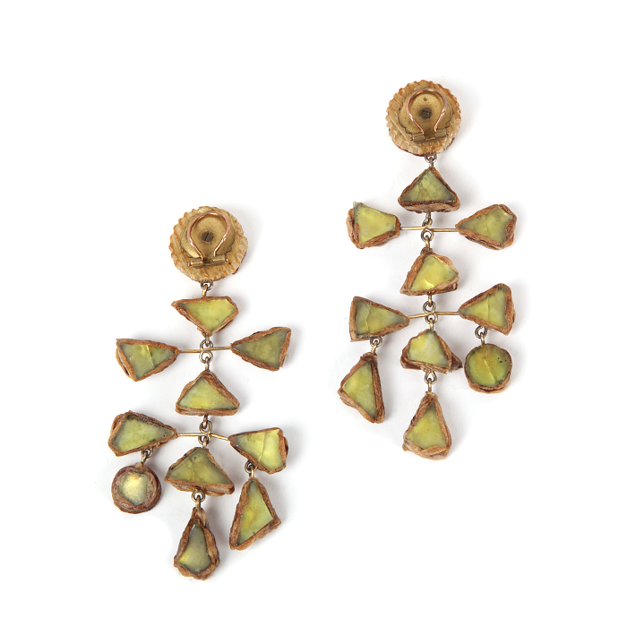 Line Vautrin, "Calder" ou "Mobiles", paire de clips d'oreilles, en talosel et miroirs incrustés, vers 1960 - Detail D1