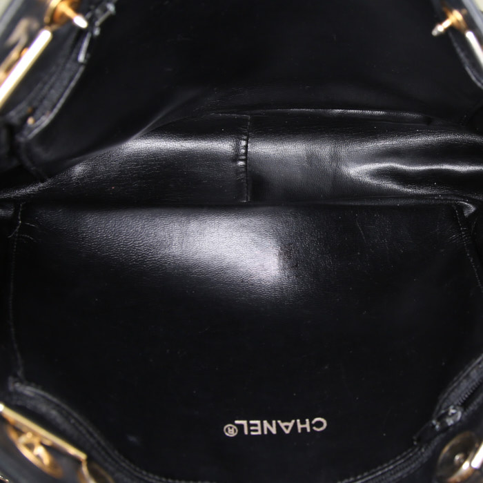 Chanel Vintage handbag in black leather - Detail D2