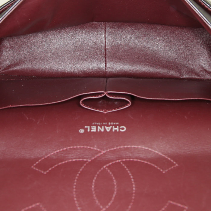 Sac à main Chanel Timeless jumbo en cuir matelassé noir - Detail D3