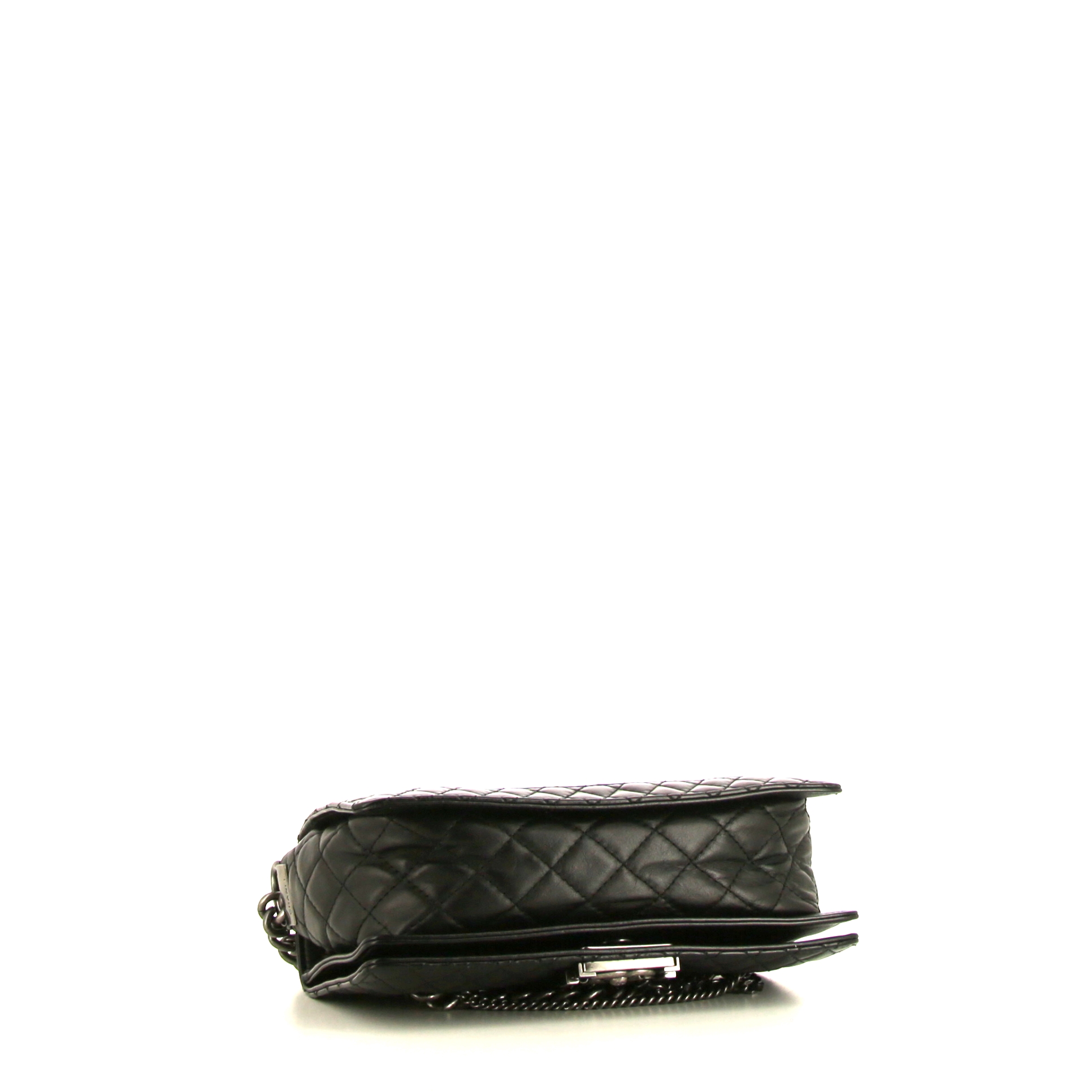 Sac bandoulière Chanel Boy en cuir matelassé noir - Detail D5