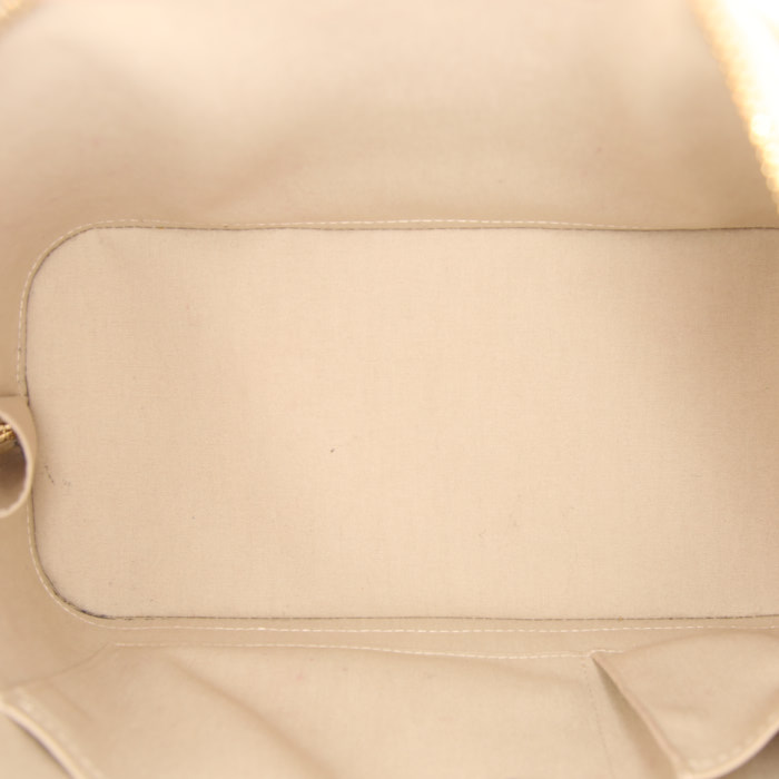 Sac à main Louis Vuitton Alma en cuir monogram empreinte blanc - Detail D2