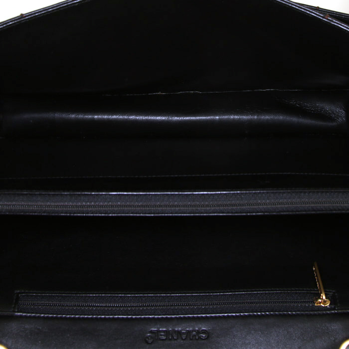 Chanel Vintage handbag in black quilted leather - Detail D3