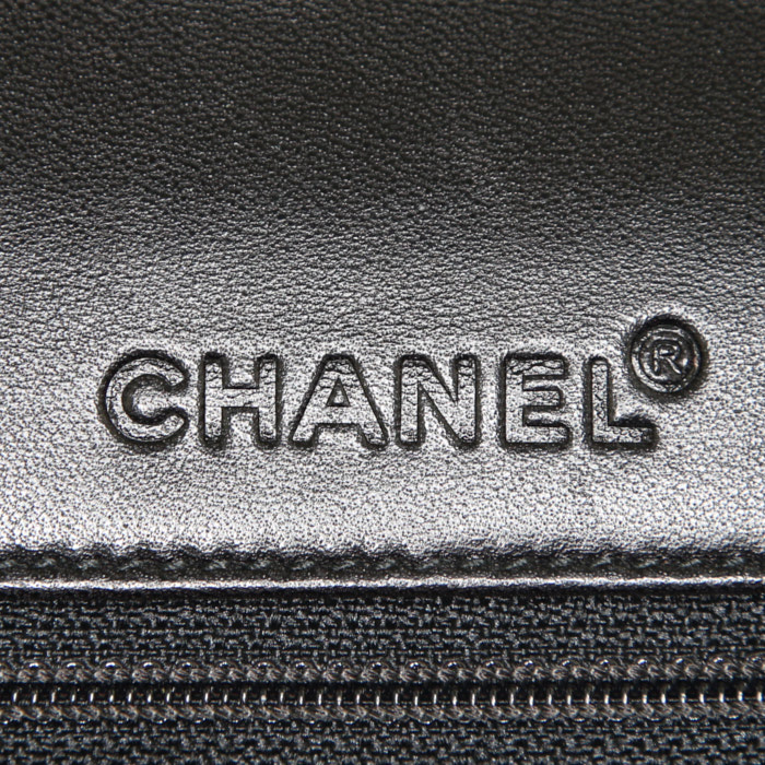 Chanel Vintage handbag in black quilted leather - Detail D4
