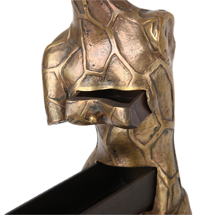 Salvador Dalí, "Vénus à la girafe”, sculpture in polished, gilded and patinated bronze, Artcurial limited edition of 350 copies, signed and numbered, certificate of authenticity, of 1990 - Detail D2
