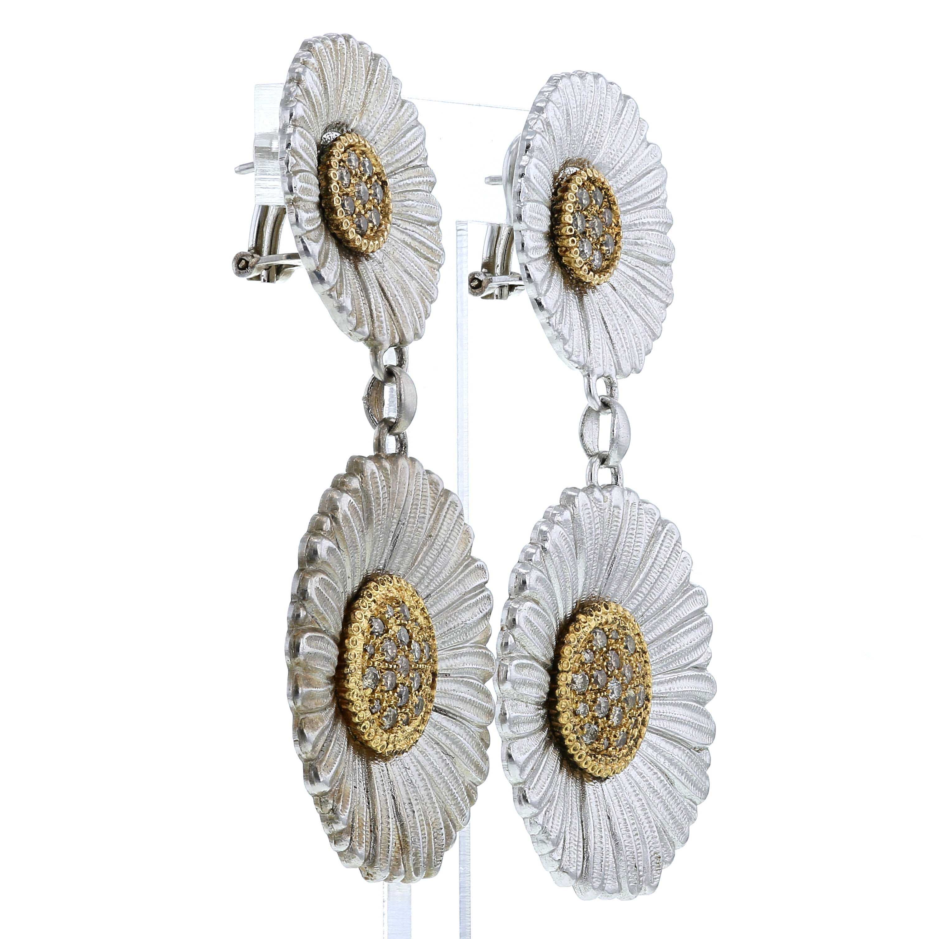 Pendientes Buccellati Blossom Daisy en plata,  plata dorada y diamantes color coñac - Detail D2