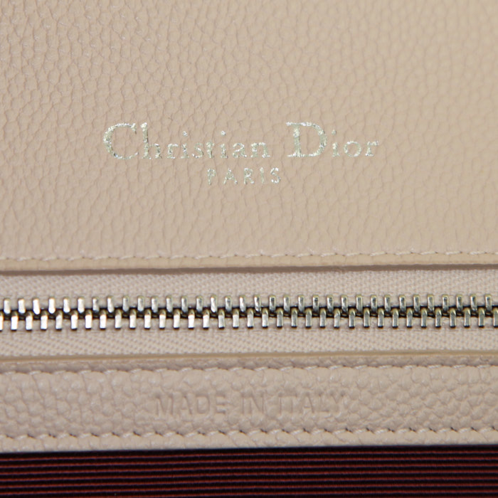 Sac bandoulière Dior Diorama en cuir grainé rose-pale - Detail D4