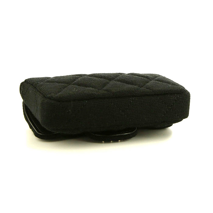 Bolsito-cinturón Chanel Timeless Extra Mini en lona acolchada negra - Detail D4