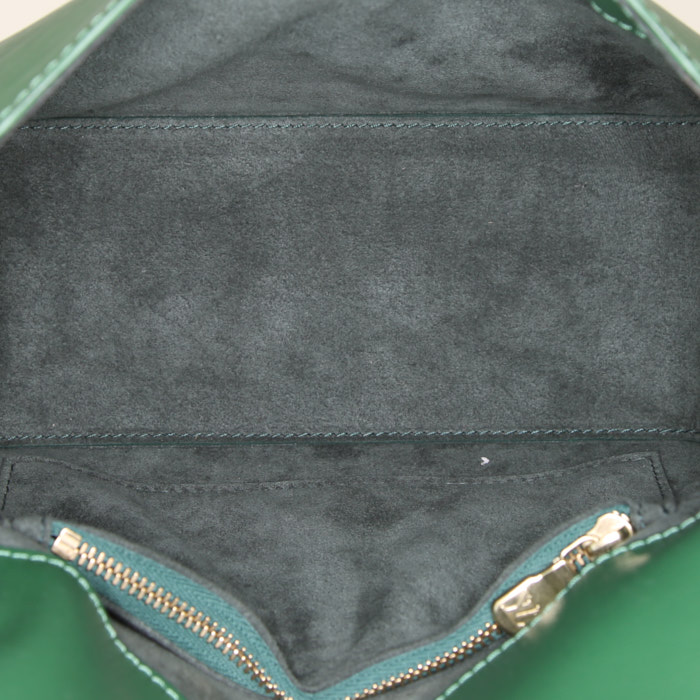 Bolso para llevar al hombro Louis Vuitton Buci en cuero Epi verde - Detail D2