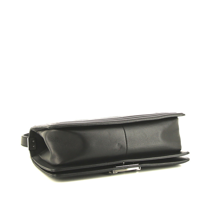 Bolso bandolera Chanel Boy en cuero acolchado negro y piel de lagarto negra - Detail D5