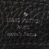 Bolso de mano Louis Vuitton Capucines BB en cuero granulado negro - Detail D4 thumbnail