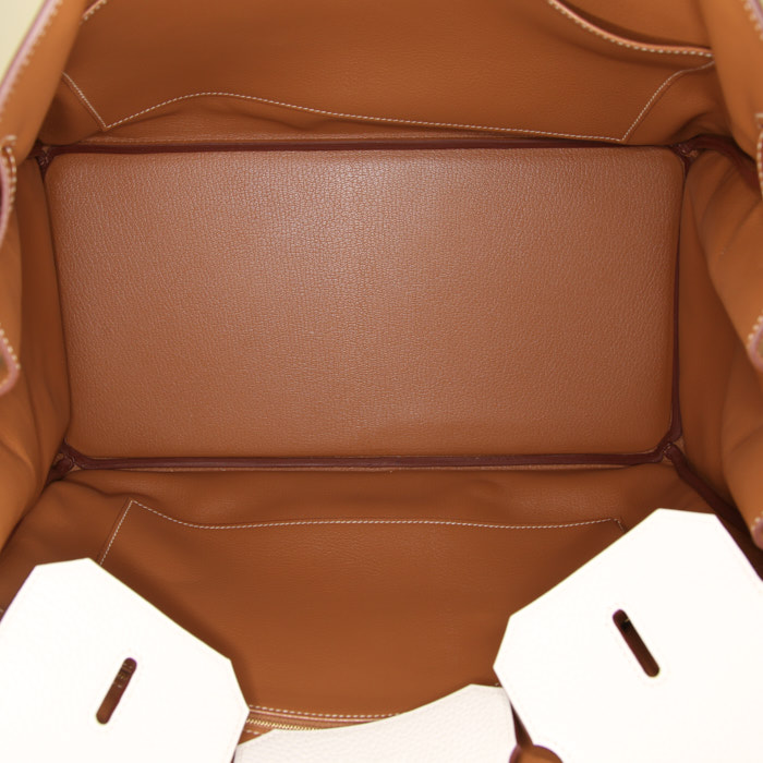 Bolso de mano Hermes Birkin 40 cm en cuero togo blanco y cuero togo color oro - Detail D2
